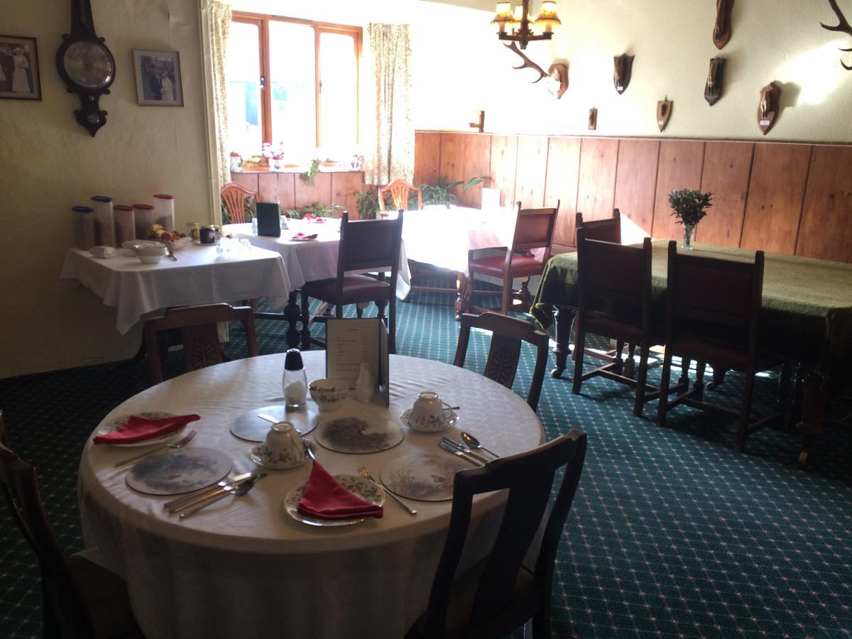 Coombe Farm Bed & Breakfast Линтън Екстериор снимка
